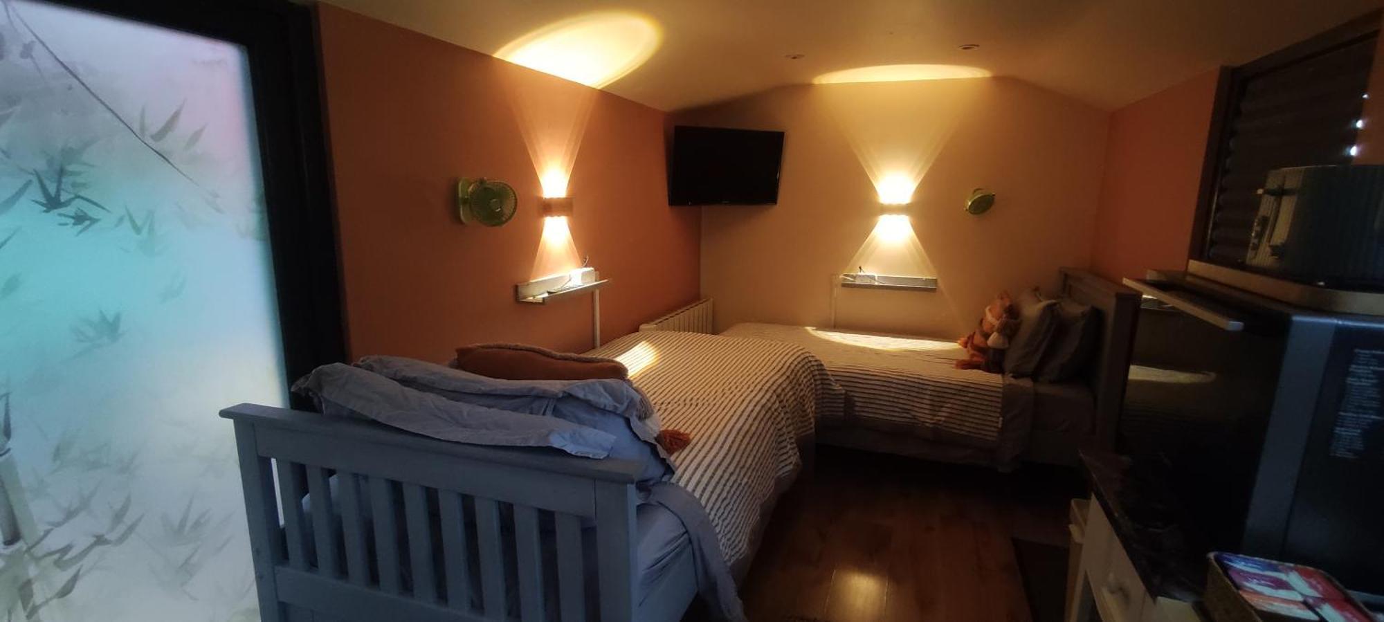 Richmond Lane Guest House - Aa Accredited 롬지 외부 사진